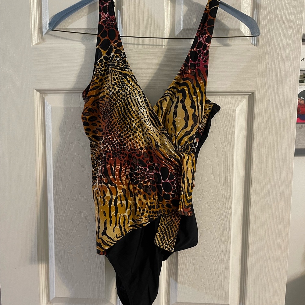 NWOT beautiful animal print swim suit size 14